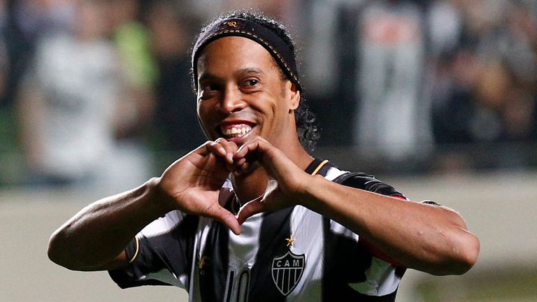Ronaldinho Gaúcho - Le Magicien Souriant du Football